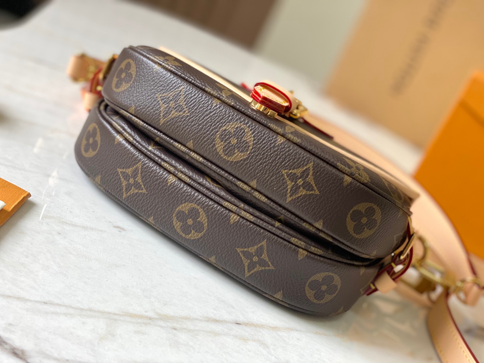 Louis Vuitton M46740 Saumur BB Women Shoulder Bags Size 20*15*7.5cm