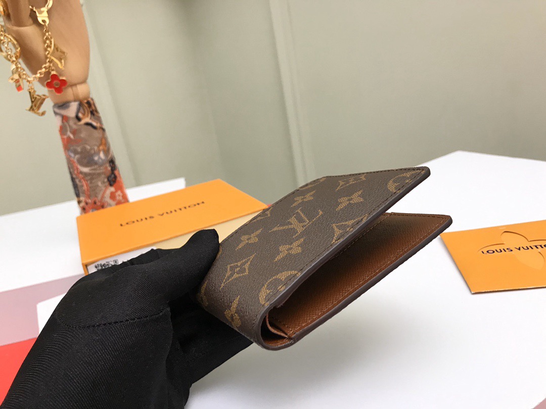 Louis Vuitton Men Wallet M63261 Size 11.9*9cm