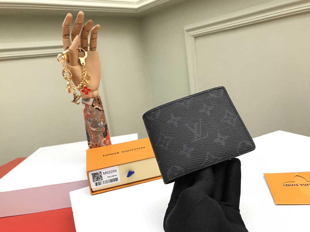 Louis Vuitton Men Wallet M62294 Size 11.9*9cm