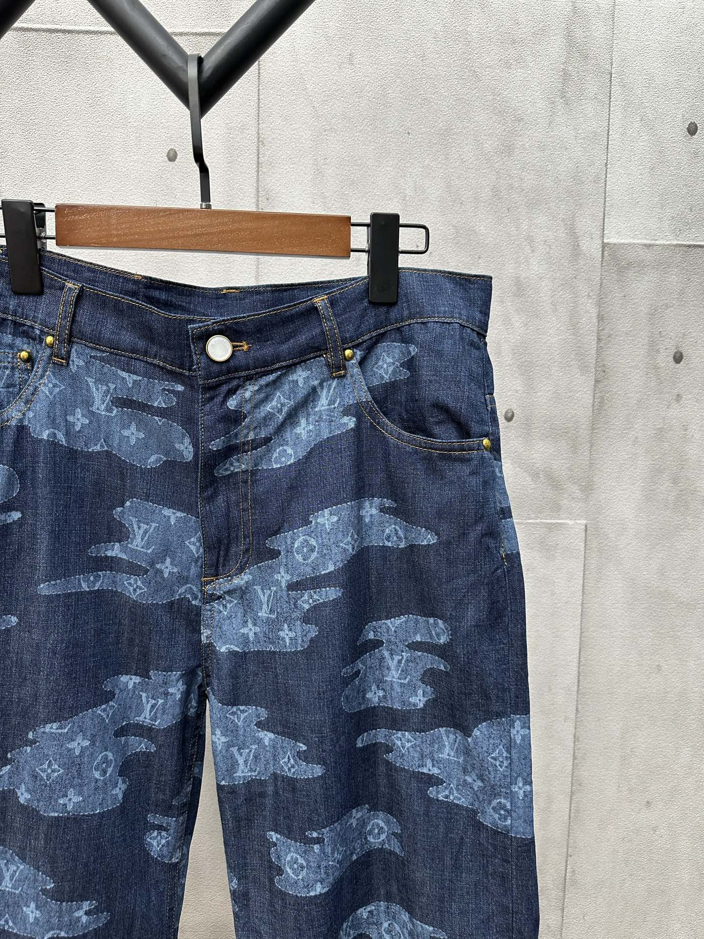 Louis Vuitton Unisex Shorts Size S-XL