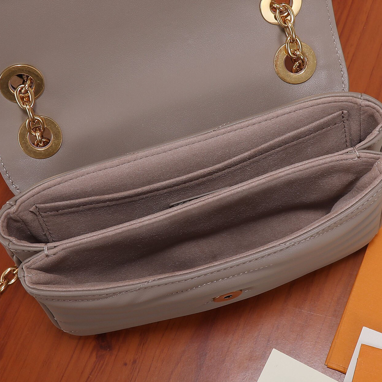 Louis Vuitton M20838 2022SS Women Shoulder Bags 21*12*9cm