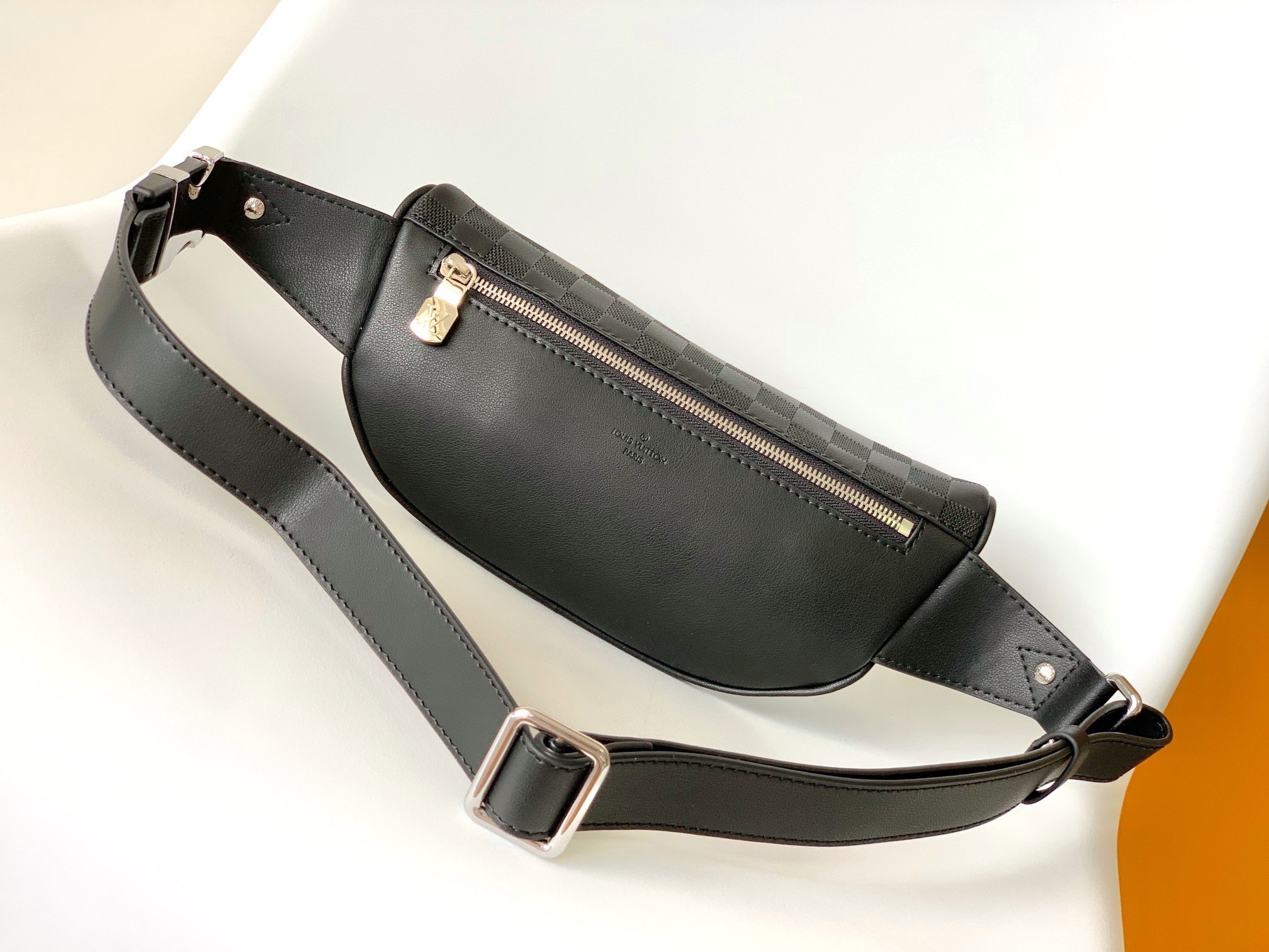 Louis Vuitton N40298 Discovery Graphite Mens Shoulder Bags Size 26*13*7cm