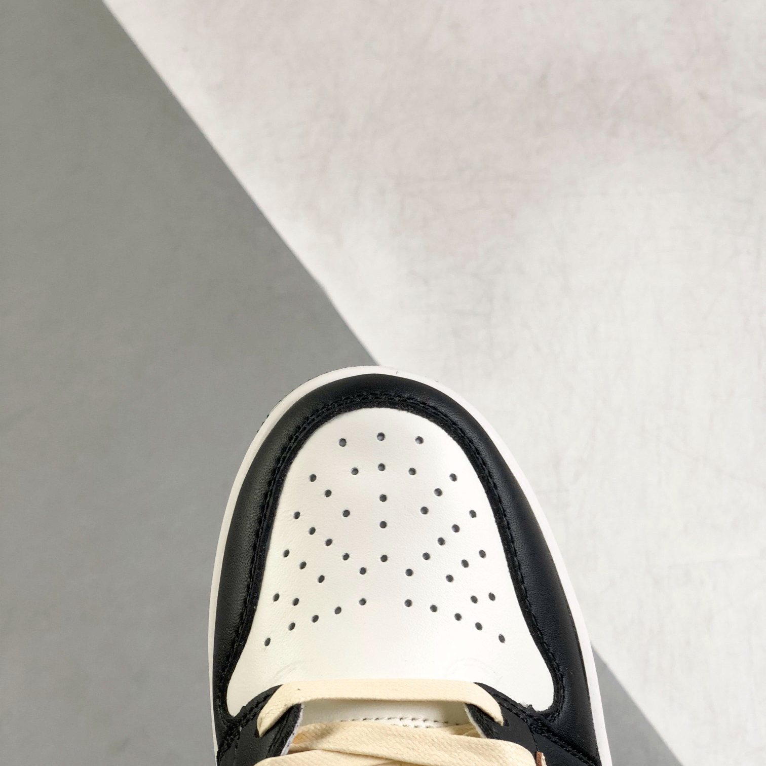 Nike Air Jordan 1 x Travis Scott Low Top Sneaker Shoes Gr. 36-46