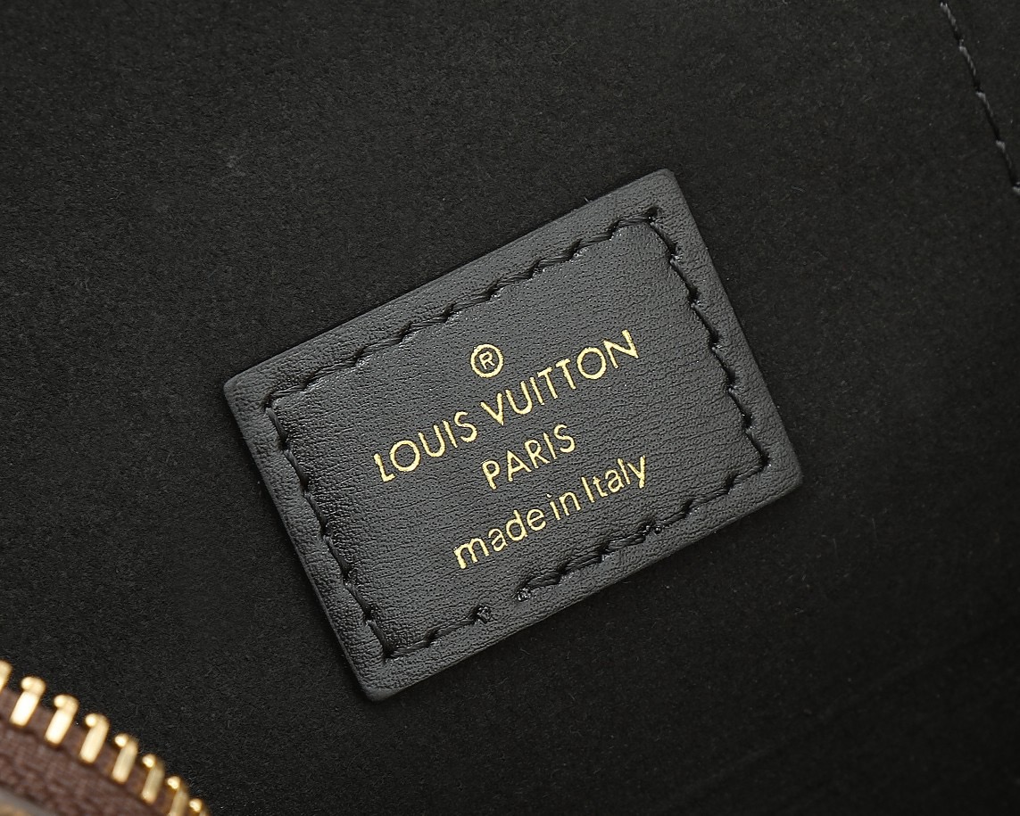 Louis Vuitton M47125 Vanity Chain Pouch Women Shoulder Bags Size 19*11*6cm