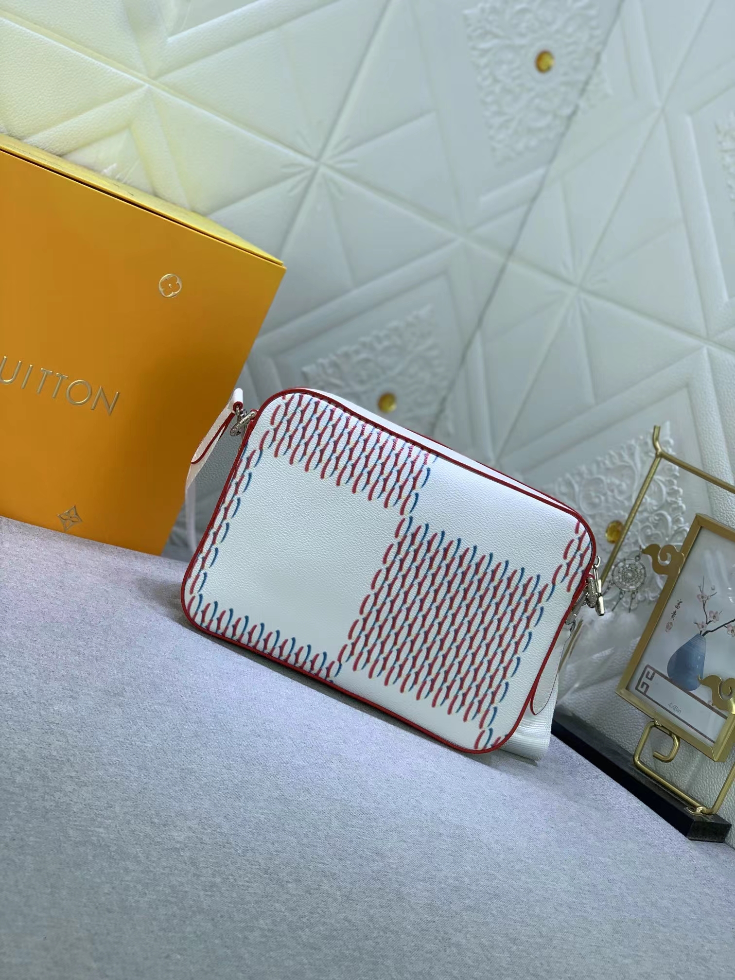 Louis Vuitton Monogram Eclipse Reverse Mens Shoulder Bags Size 25*18.5*7cm