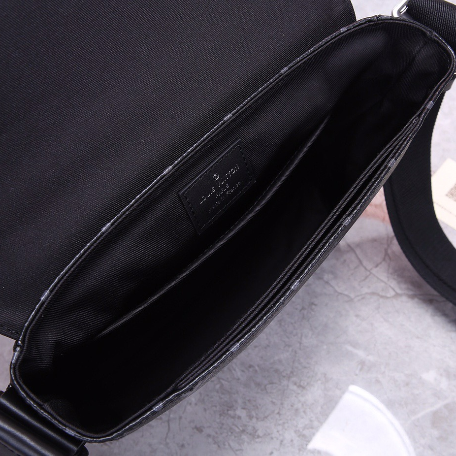 Louis Vuitton M46255 District Mens Shoulder Bags Size 26*20*7cm