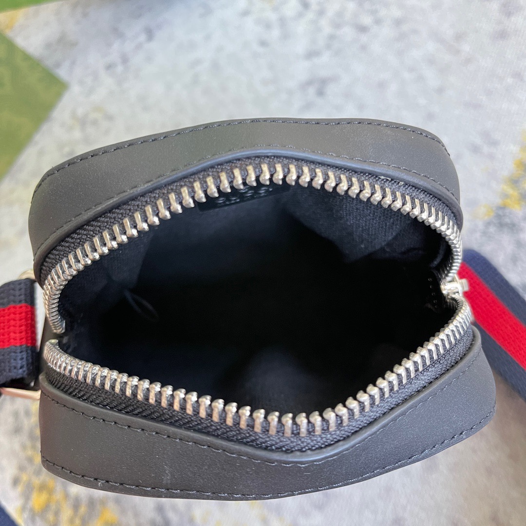 Gucci GG Supreme Black Messenger Mens Shoulder Bags Size 18*14.5*6cm