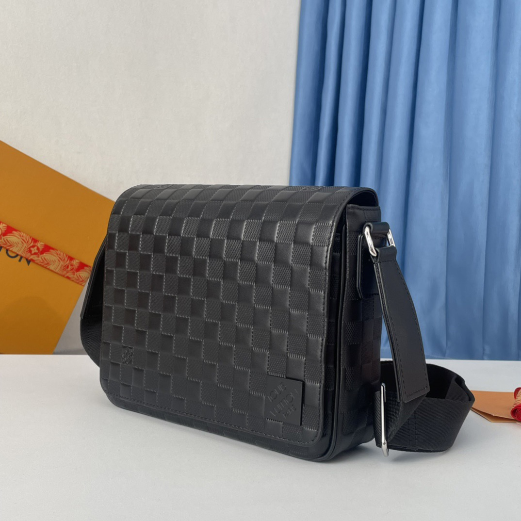 Louis Vuitton N42711 District Mens Shoulder Bags Size 26*20*7cm