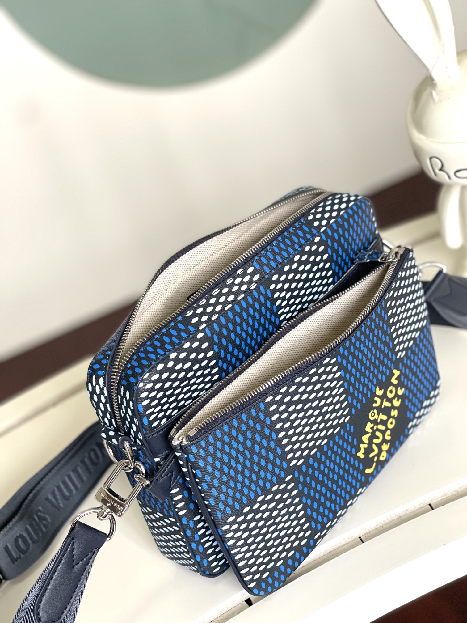 Louis Vuitton N40694 Trio Messenger Mens Shoulder Bags Size 25*18.5*7cm