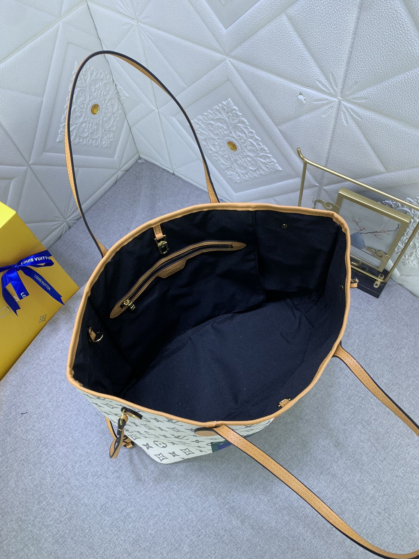 Louis Vuitton Shopping Bags 32*29*17cm