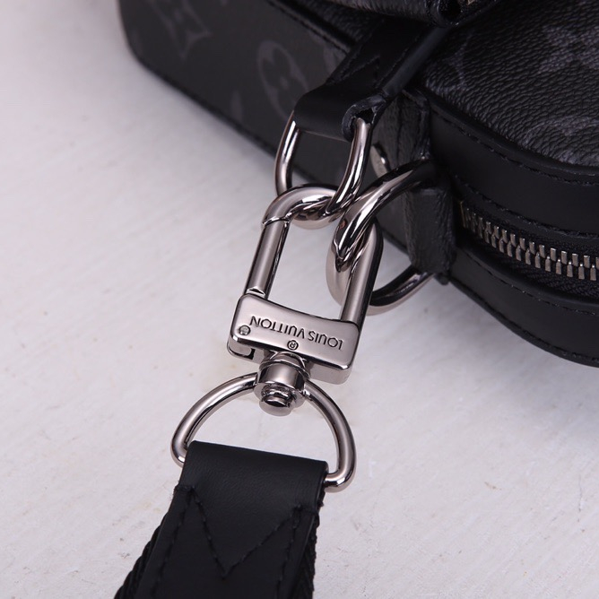 Louis Vuitton M69443 Trio Messenger Mens Shoulder Bags Size 25*18.5*7cm