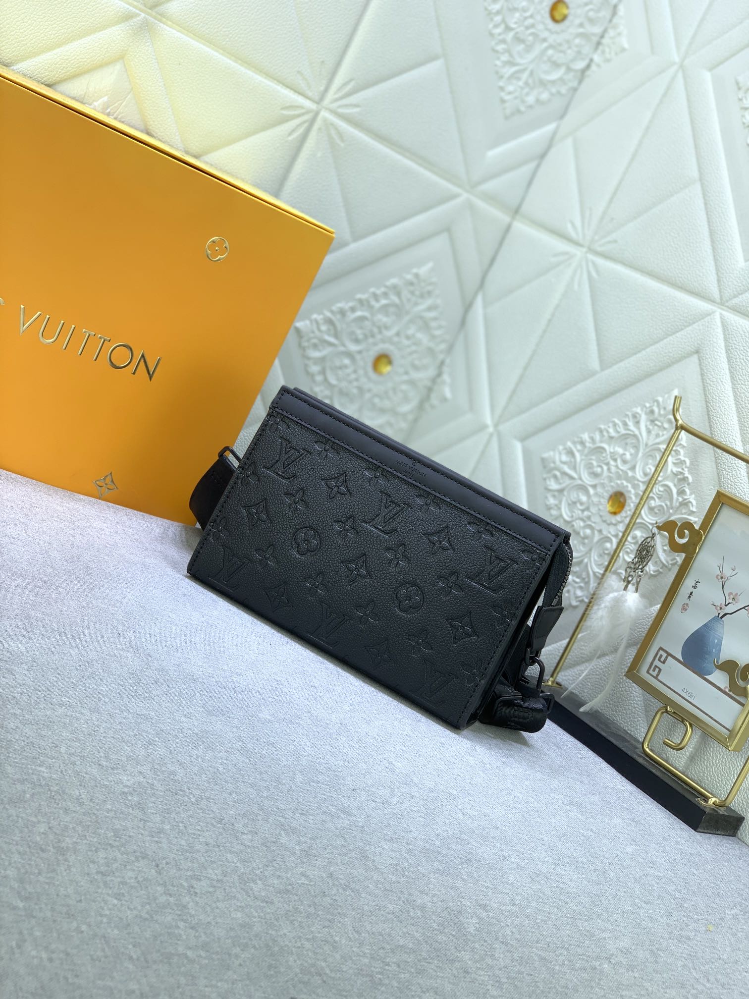 Louis Vuitton M81115 Alpha Wearable Mens Shoulder Bags Size 18*11*6cm