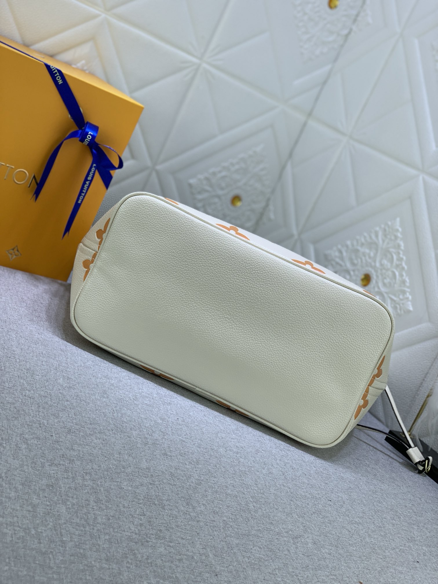 Louis Vuitton Shopping Bags 32*29*17cm