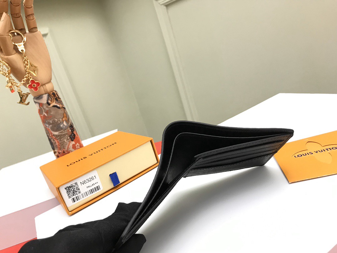 Louis Vuitton Men Wallet N63261 Size 11.9*9cm