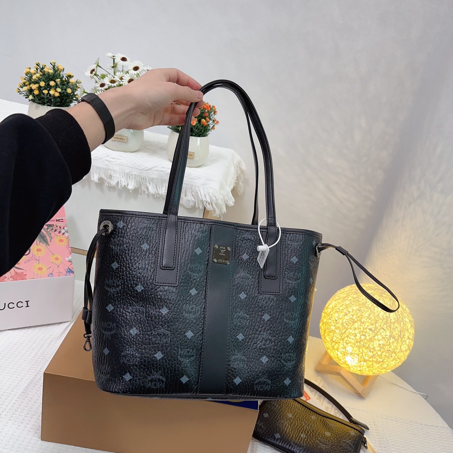 MCM Reversible Liz Shopper in Visetos Shopping Bags 37*31*25cm