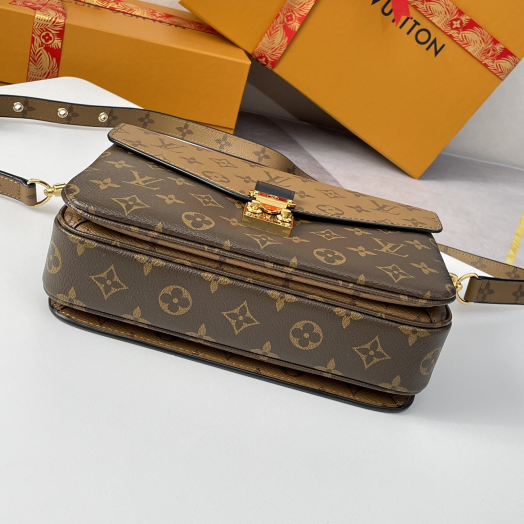 Louis Vuitton M44875 M44876 Pochette Métis Women Shoulder Bags Size 25*19*7cm