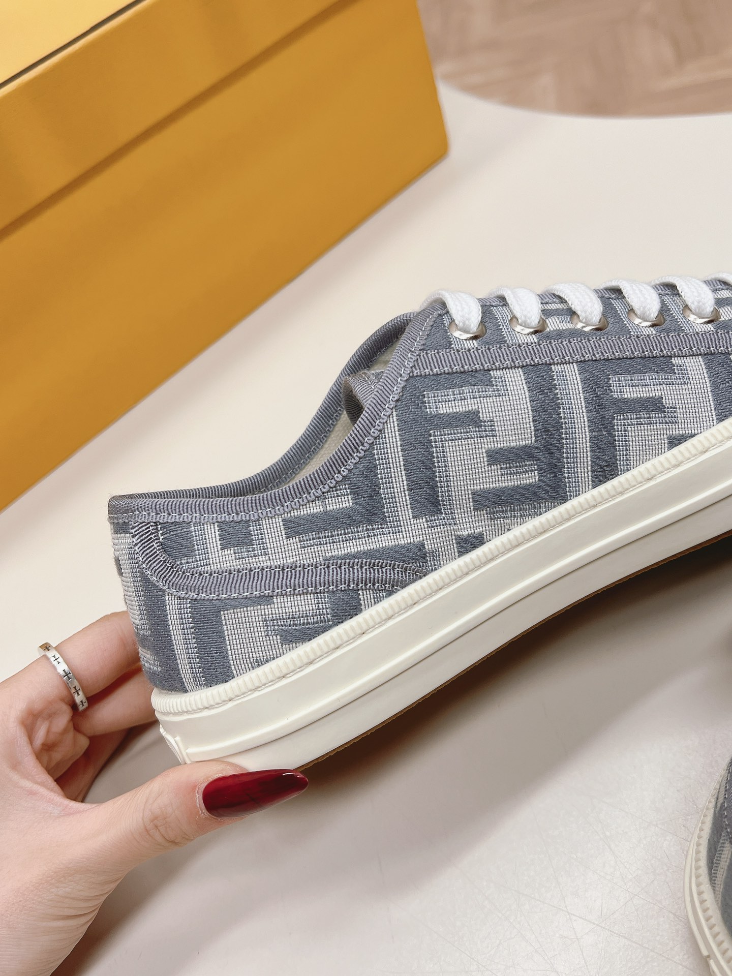 Fendi 2024ss New arrival Sneaker Size 36-40