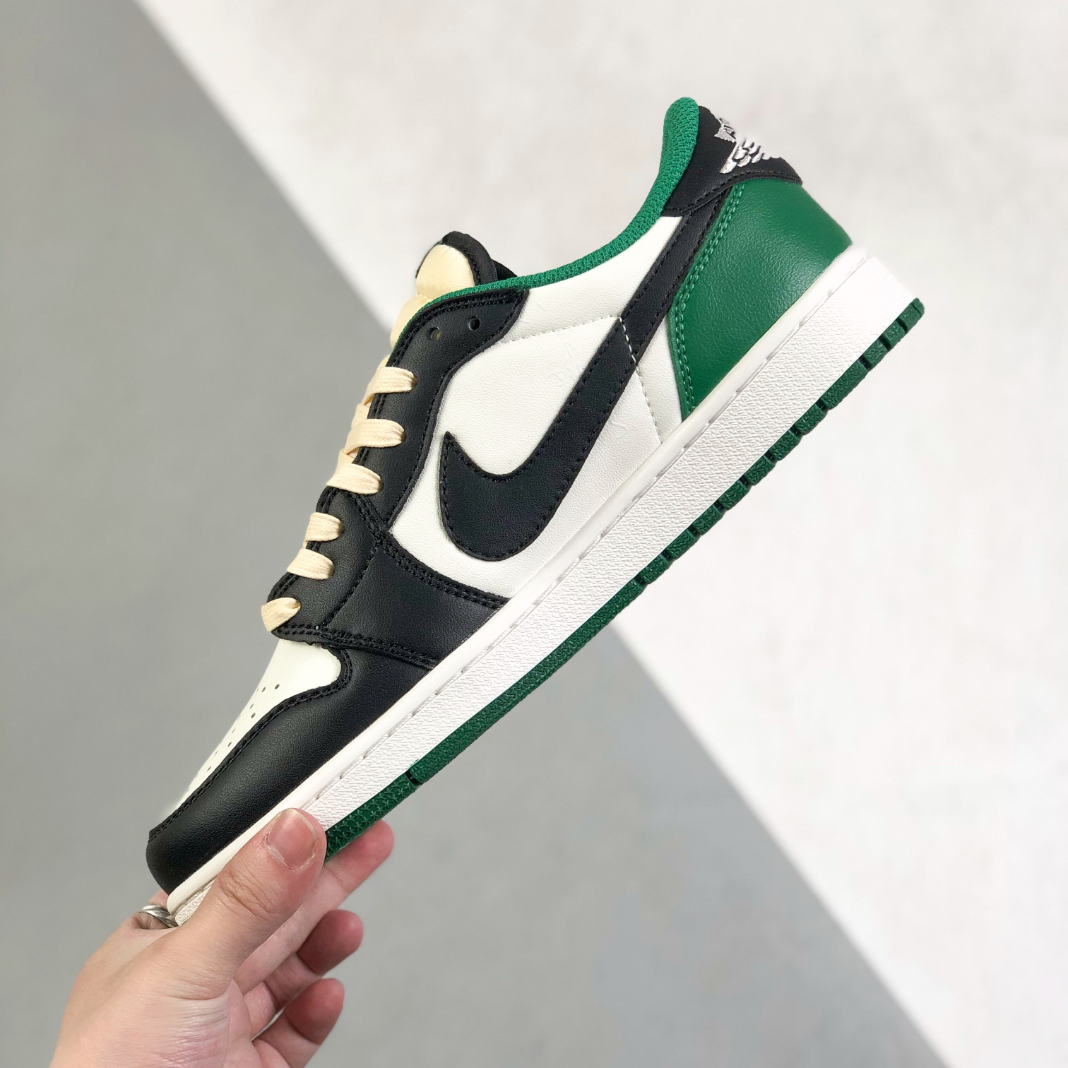 Nike Air Jordan 1 x Travis Scott Low Top Sneaker Shoes Gr. 36-46