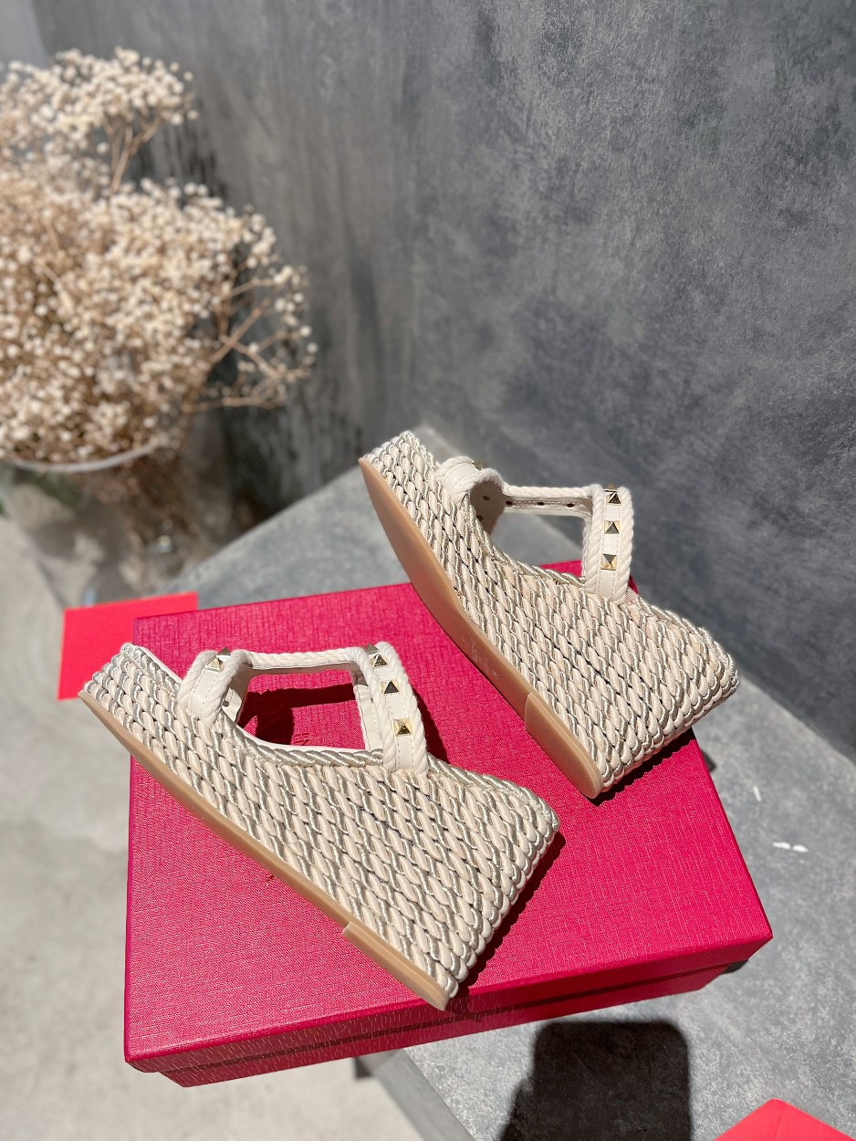 Valentino Women Slippers Szie 38