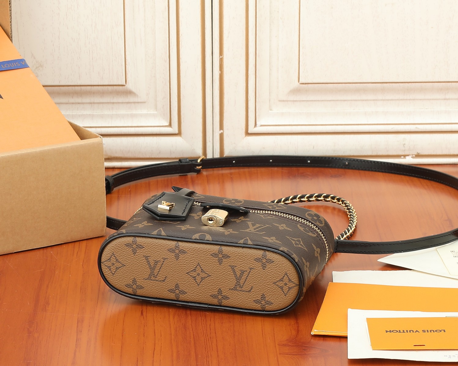 Louis Vuitton M47125 Vanity Chain Pouch Women Shoulder Bags Size 19*11*6cm