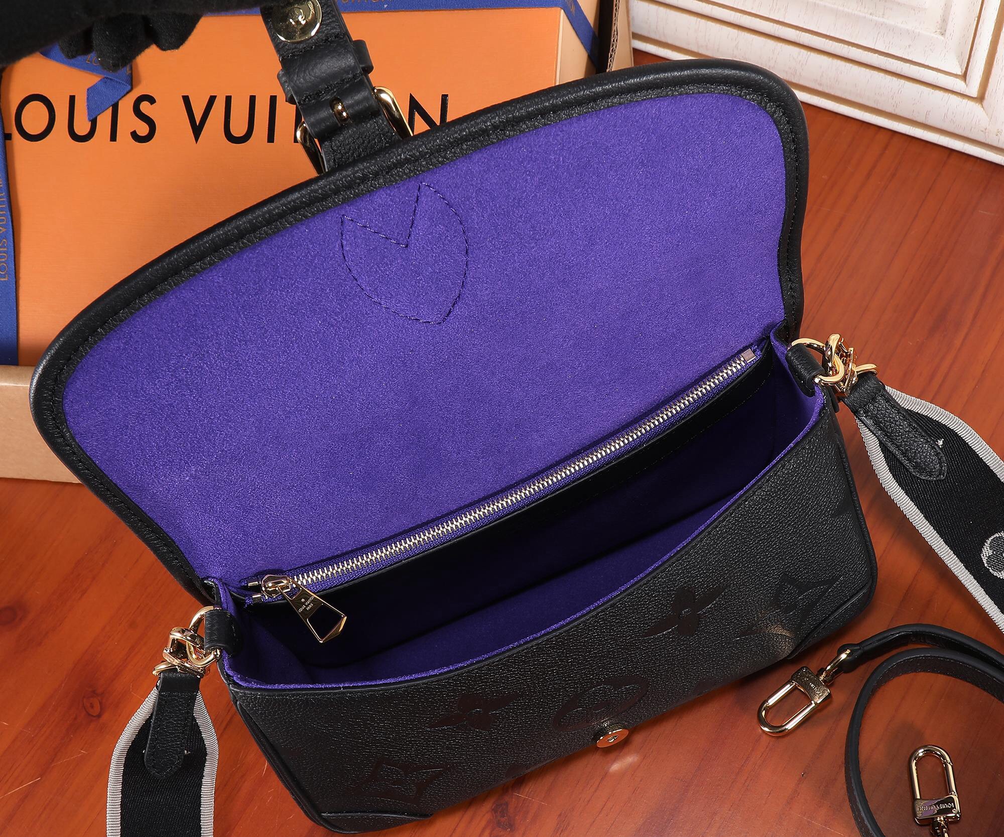 Louis Vuitton M46386 Diane Women Shoulder Bags Size 24*15*9cm