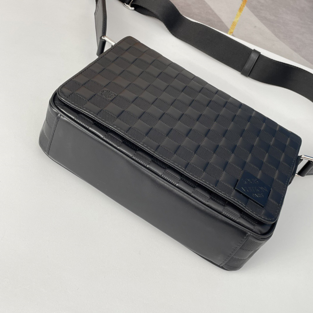 Louis Vuitton N42711 District Mens Shoulder Bags Size 26*20*7cm