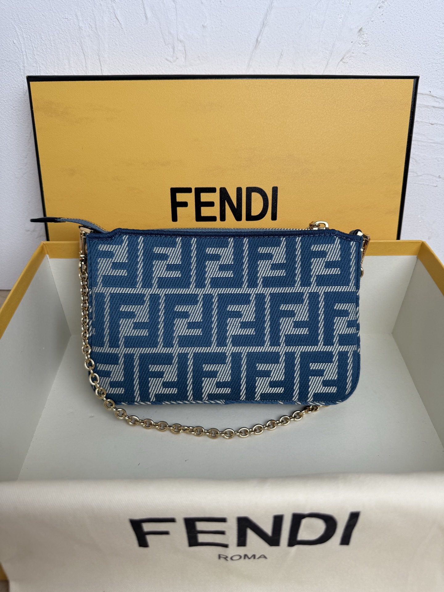 Fendi Women Shoulder Bags Size 20*13*3cm
