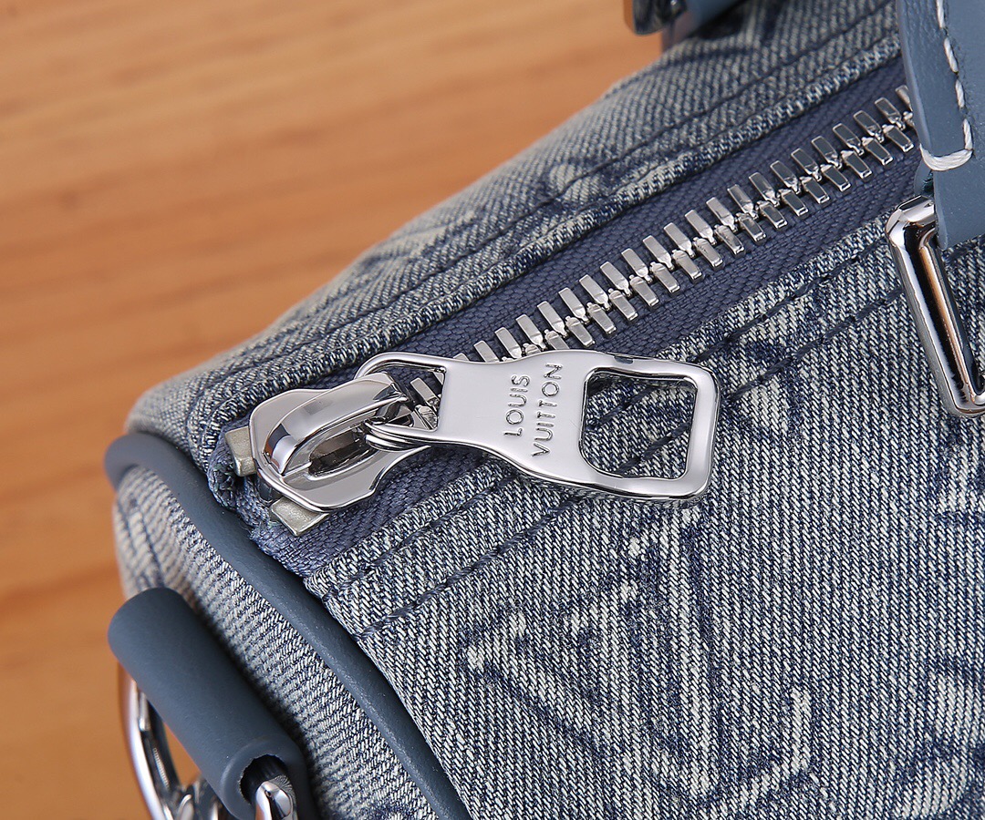 Louis Vuitton Keepall Bandoulière 25 Mens Shoulder Bags