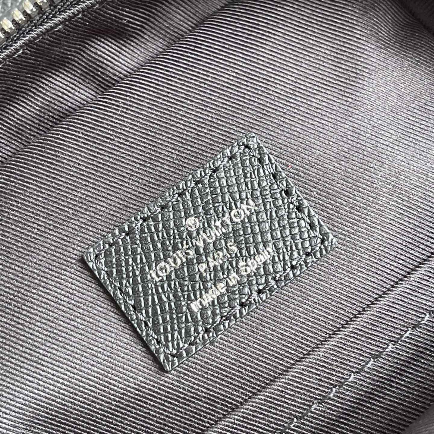 Louis Vuitton M30741 Outdoor Slingbag Mens Shoulder Bags Size 21*13*5cm