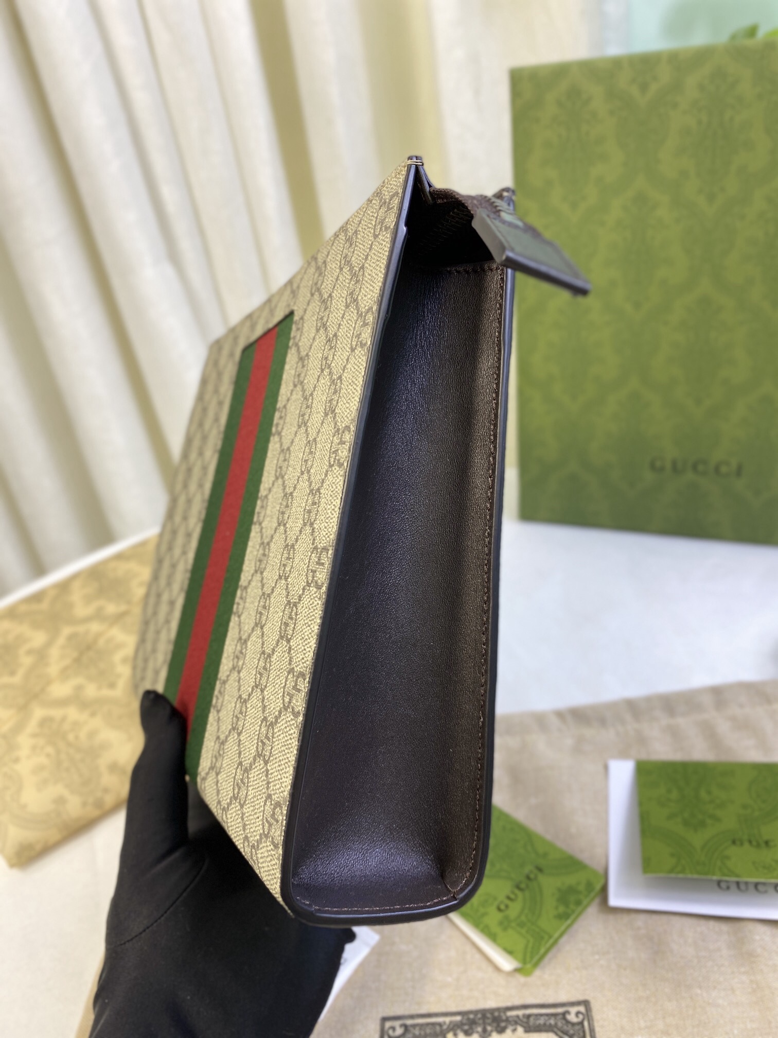 Gucci New GG Supreme Clutch Size 26*20*6cm Style 475316