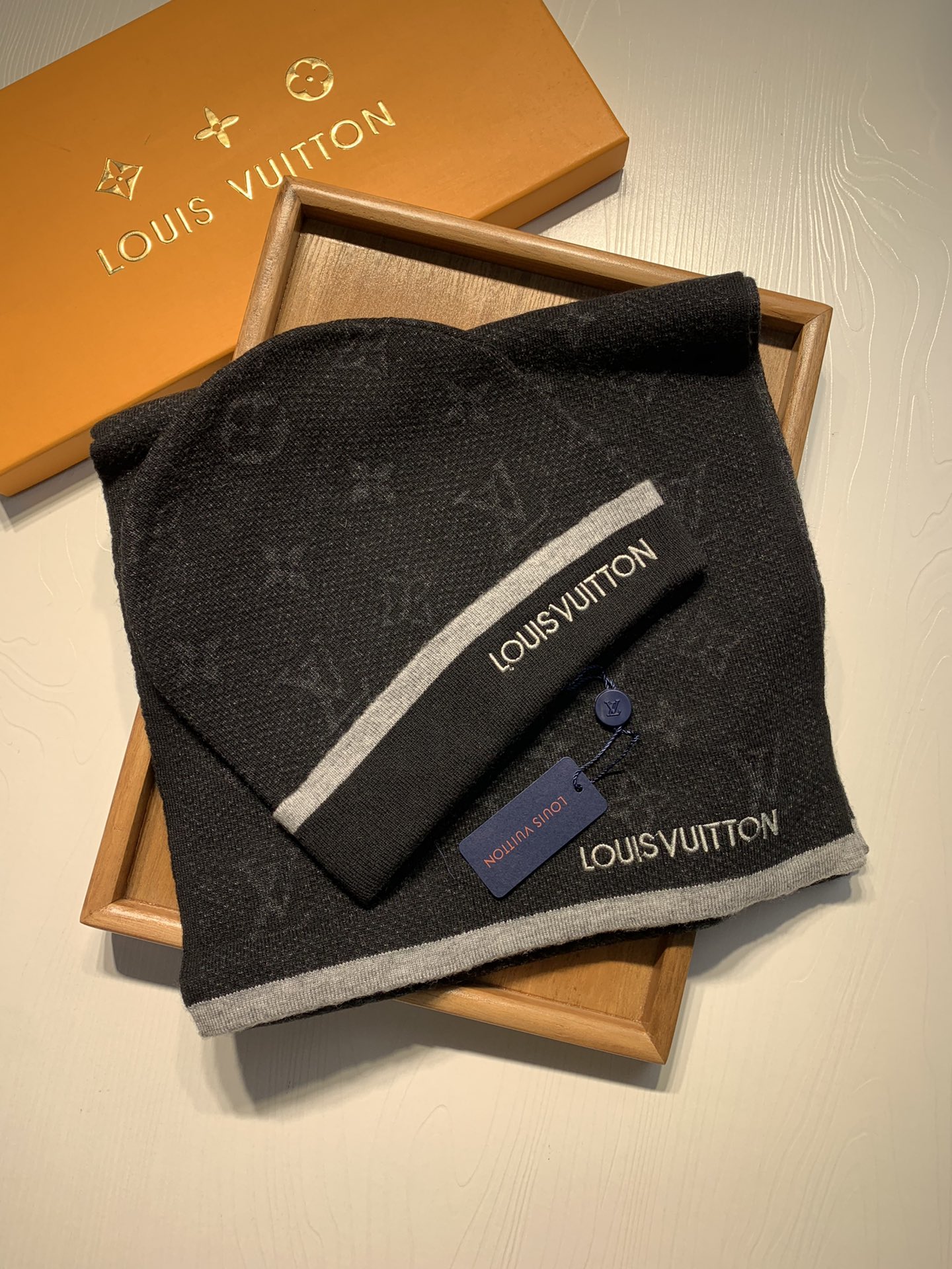 Louis Vuitton Knitted Hat+Scarf