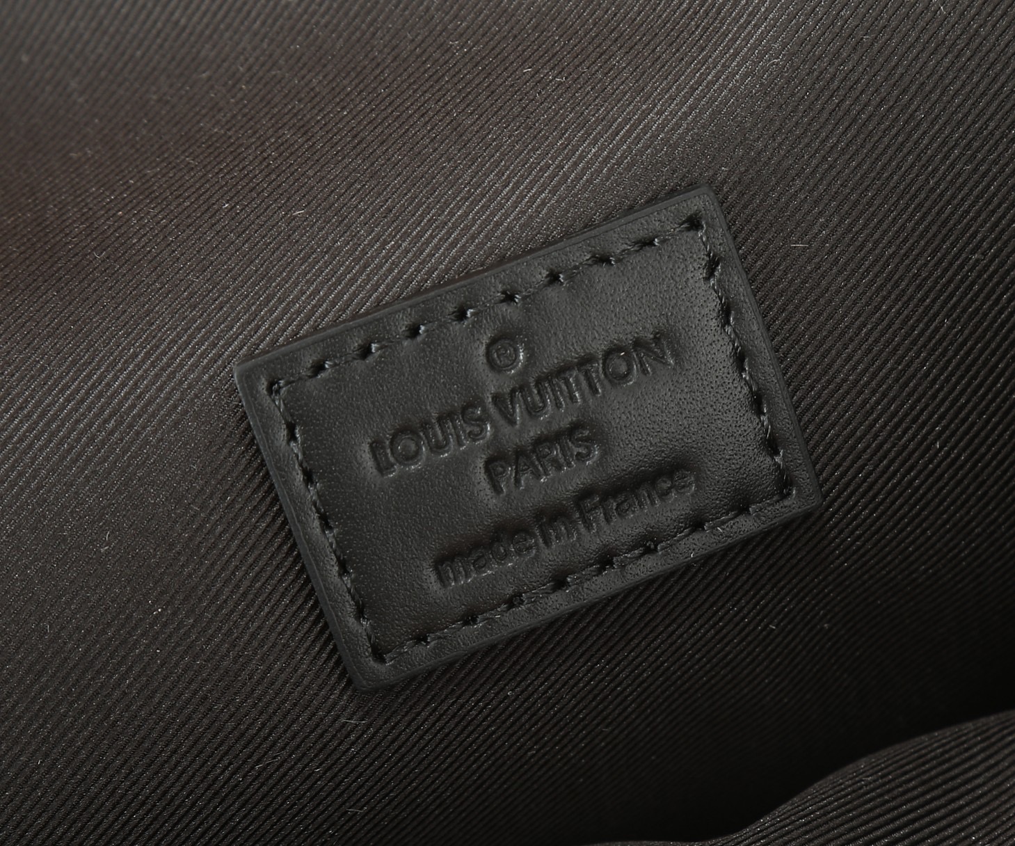 Louis Vuitton M83567 Montsouris Wearable Wallet Mens Shoulder Bags Size 22*12*6cm