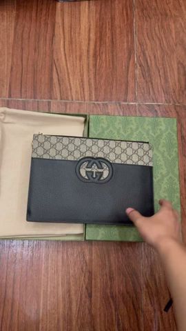 Gucci GG Supreme Unisex Clutch Bags 30*21cm