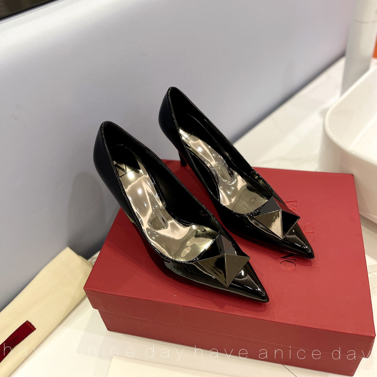 Valentino One Stud Patent Leather Pumps Size 35-41 4-Color