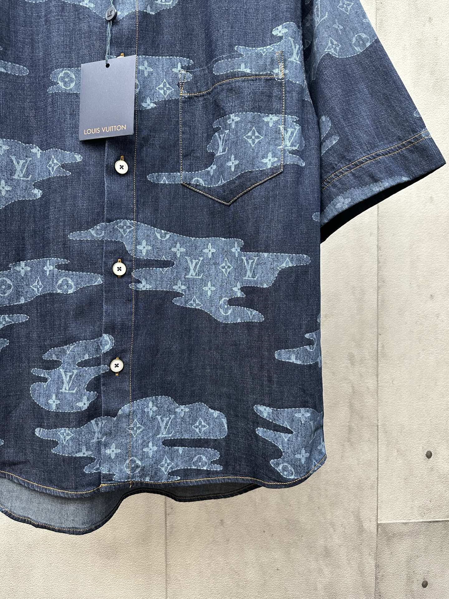 Louis Vuitton Unisex T Shirt Size S-XL