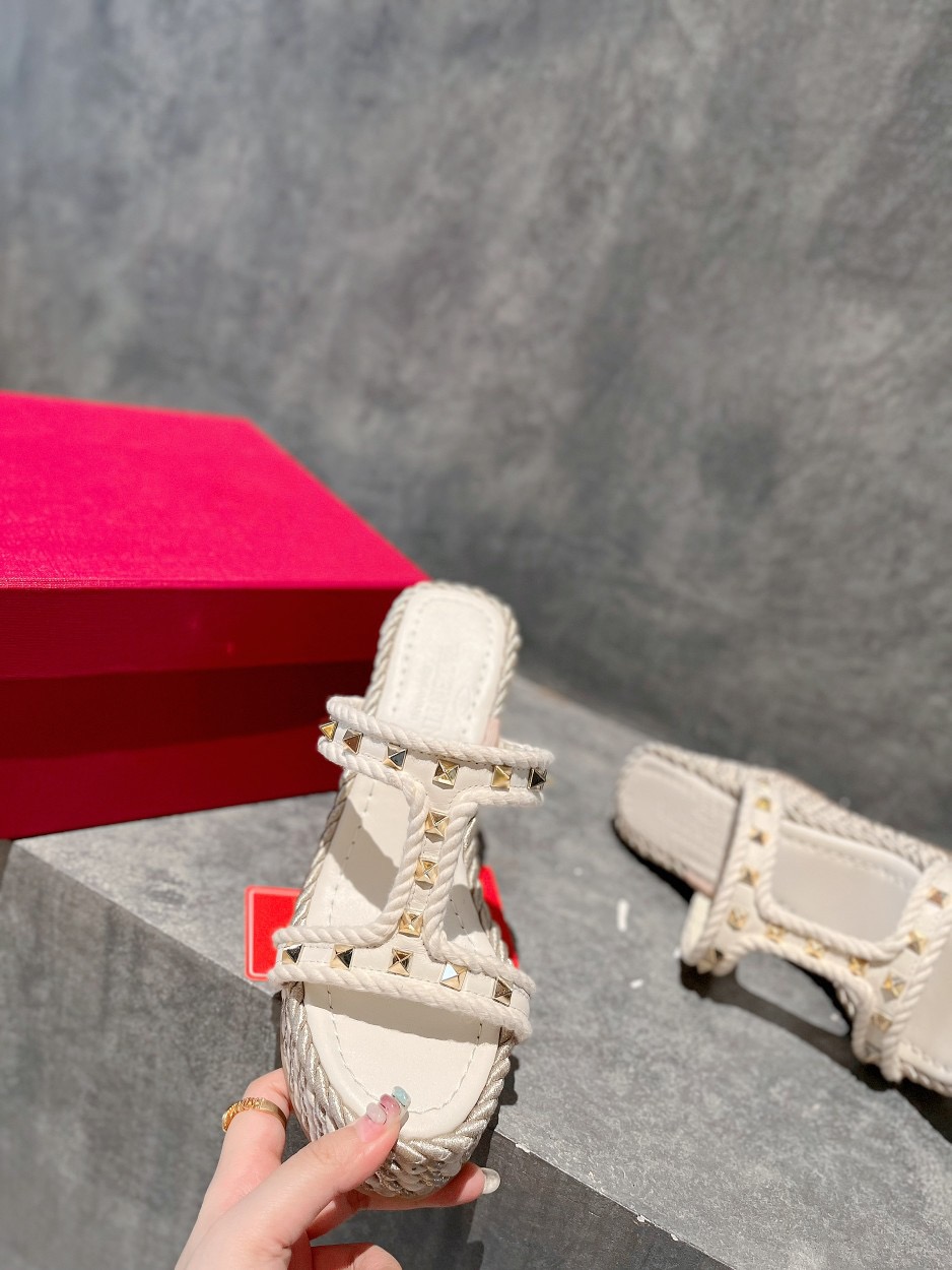 Valentino Women Slippers Szie 38