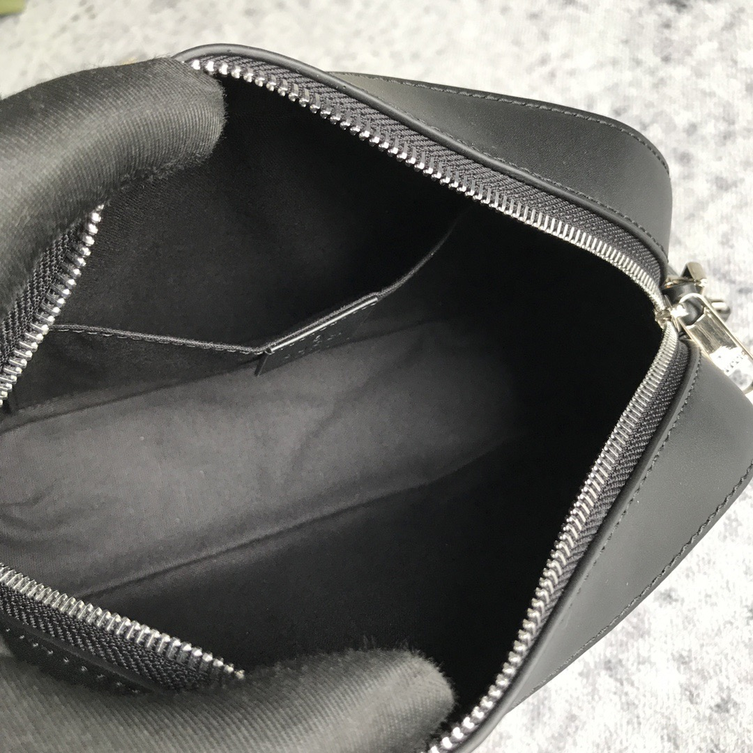 Gucci GG Supreme Black Mens Shoulder Bags Size 24*15*7.5cm