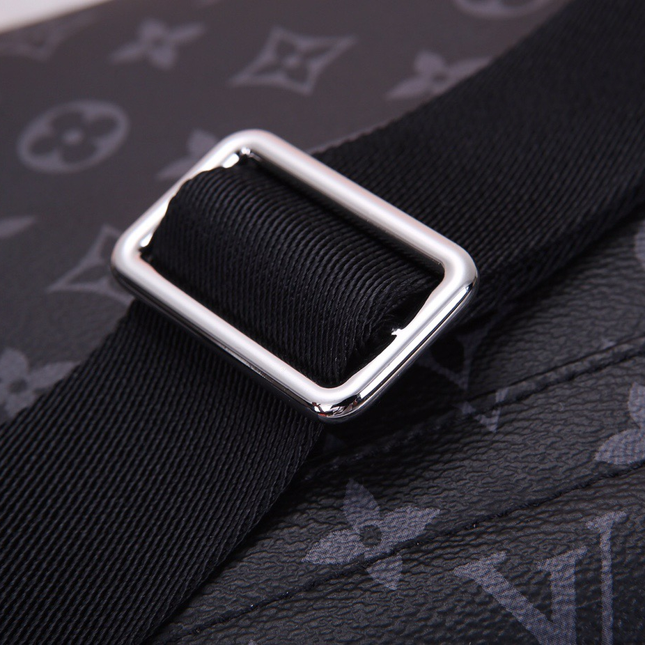 Louis Vuitton M46255 District Mens Shoulder Bags Size 26*20*7cm