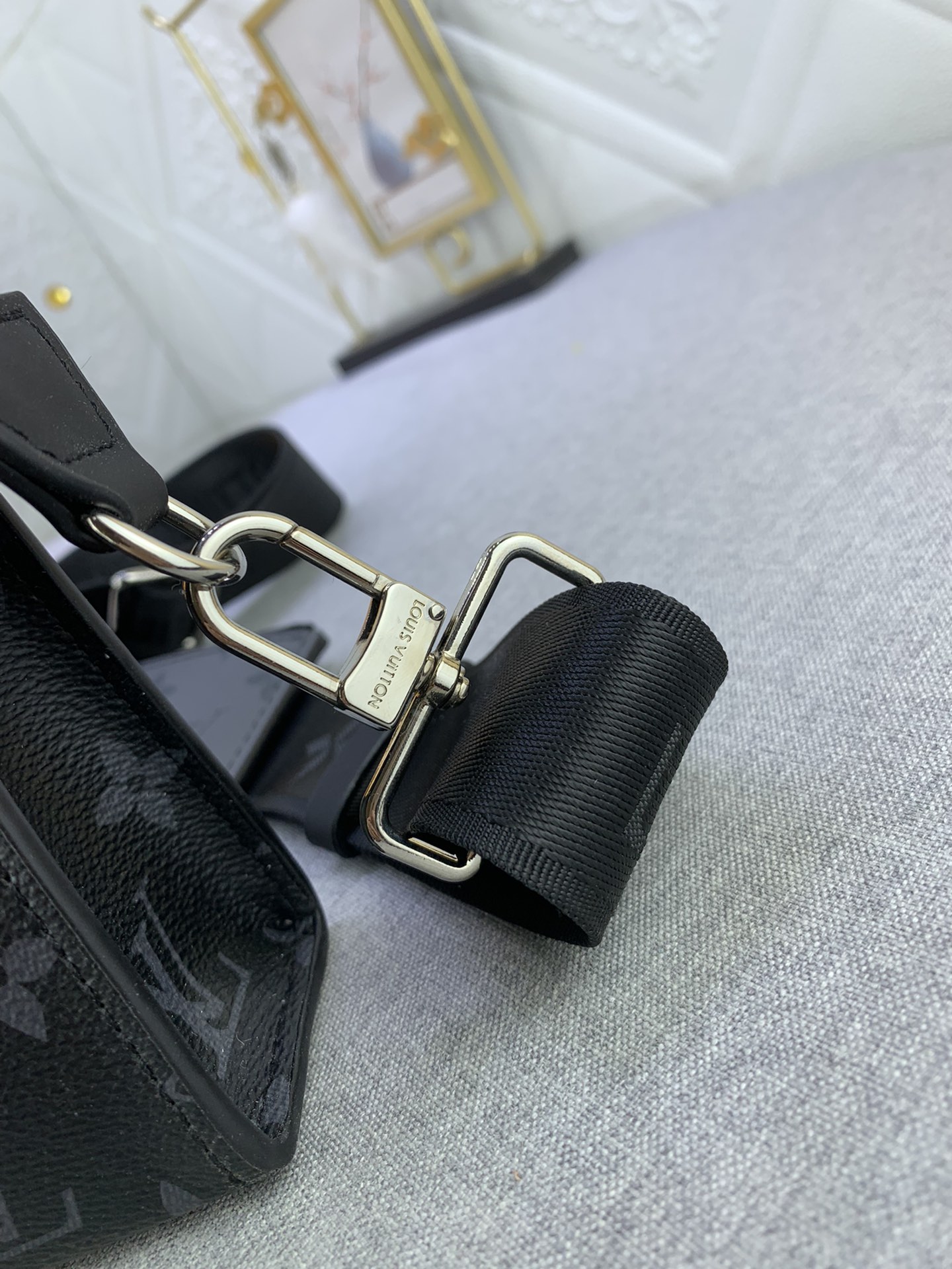 Louis Vuitton M81124 Alpha Wearable Mens Shoulder Bags Size 18*11*6cm