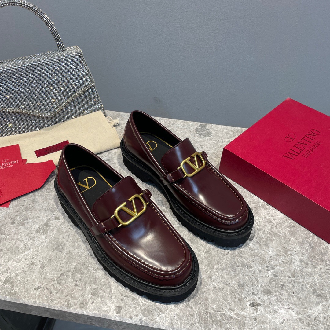 Valentino Volgo Signature Calfskin Loafer Size 36-41   2-Color