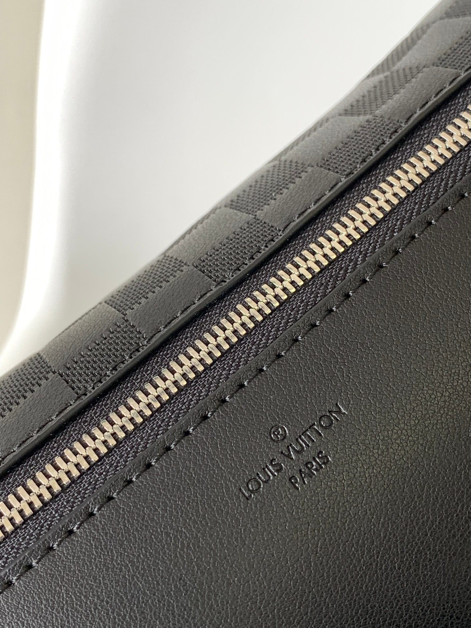 Louis Vuitton N40298 Discovery Graphite Mens Shoulder Bags Size 26*13*7cm