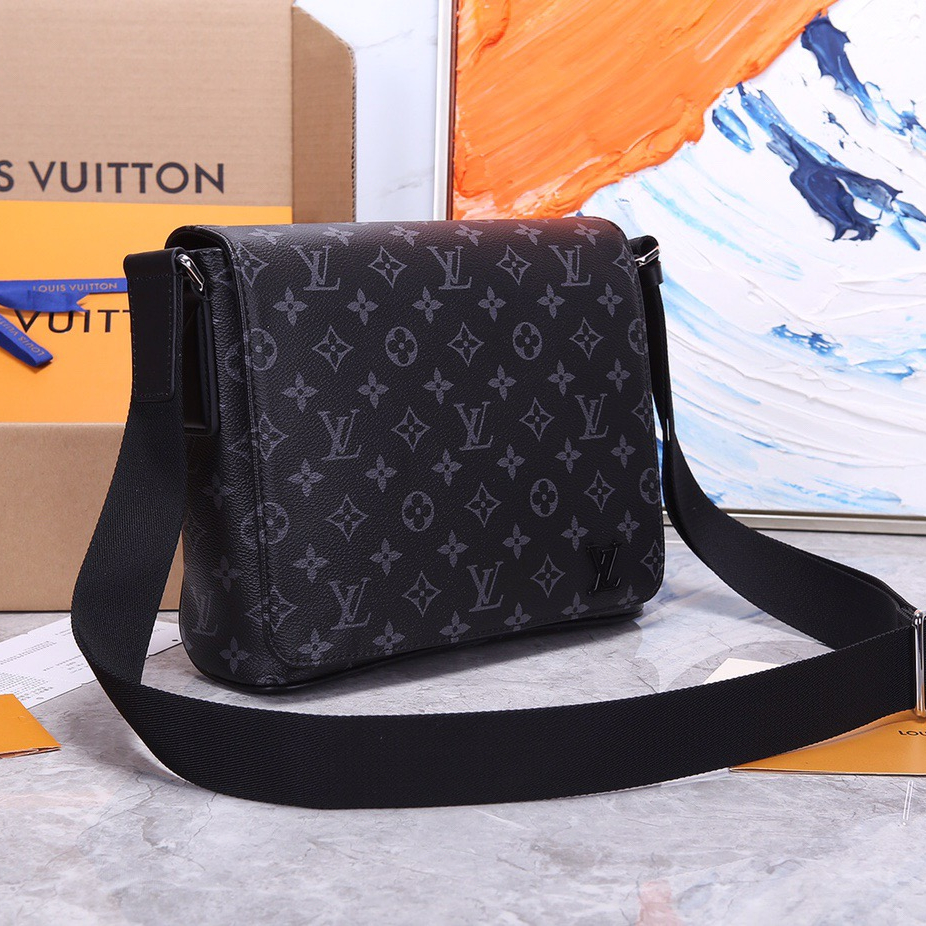 Louis Vuitton M46255 District Mens Shoulder Bags Size 26*20*7cm