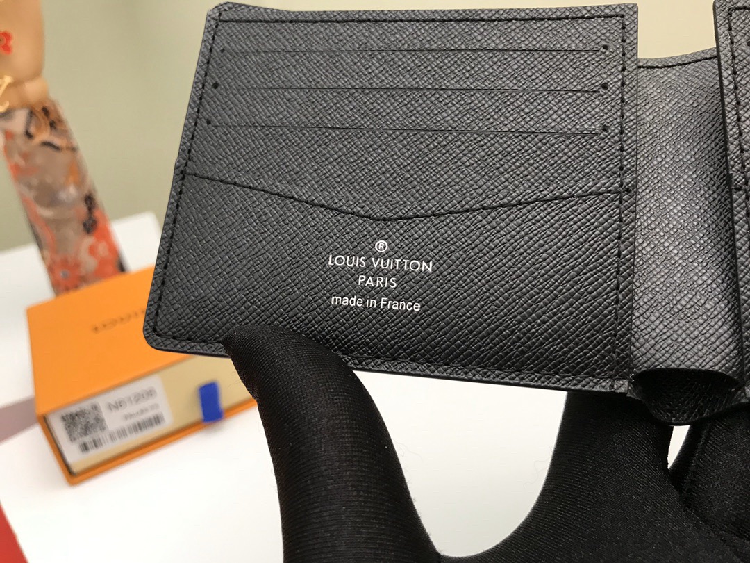 Louis Vuitton Men Wallet N61208 Size 11.9*9cm