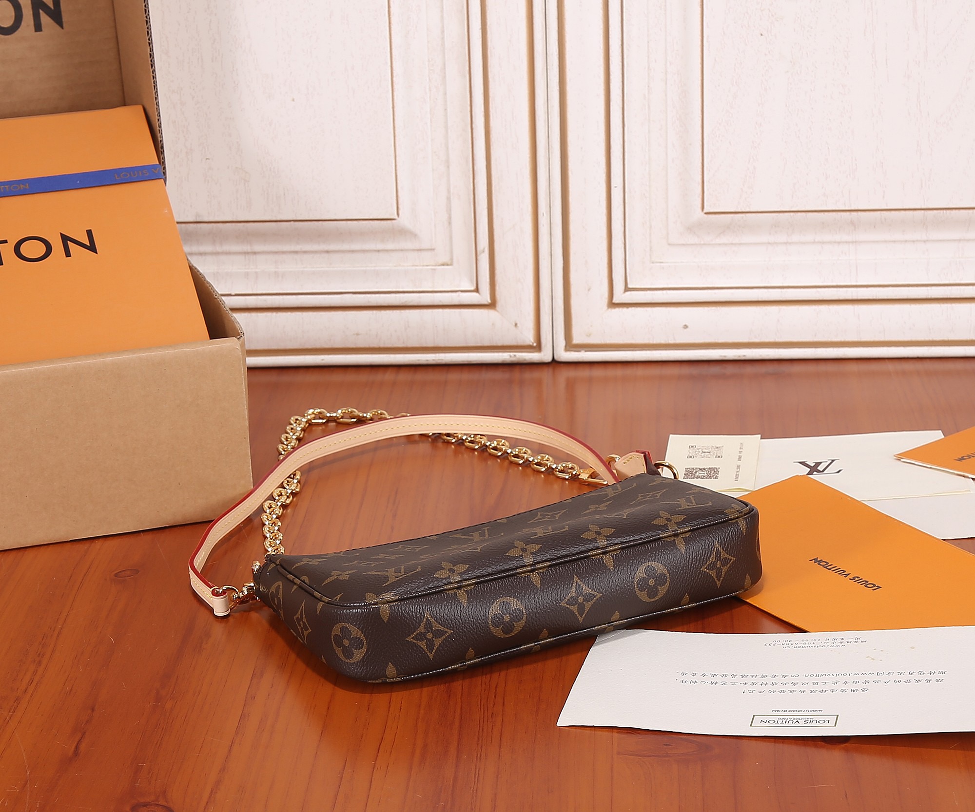 Louis Vuitton M82766 Pochette Accessoires Women Shoulder Bags Size 23.5*13.5*4cm