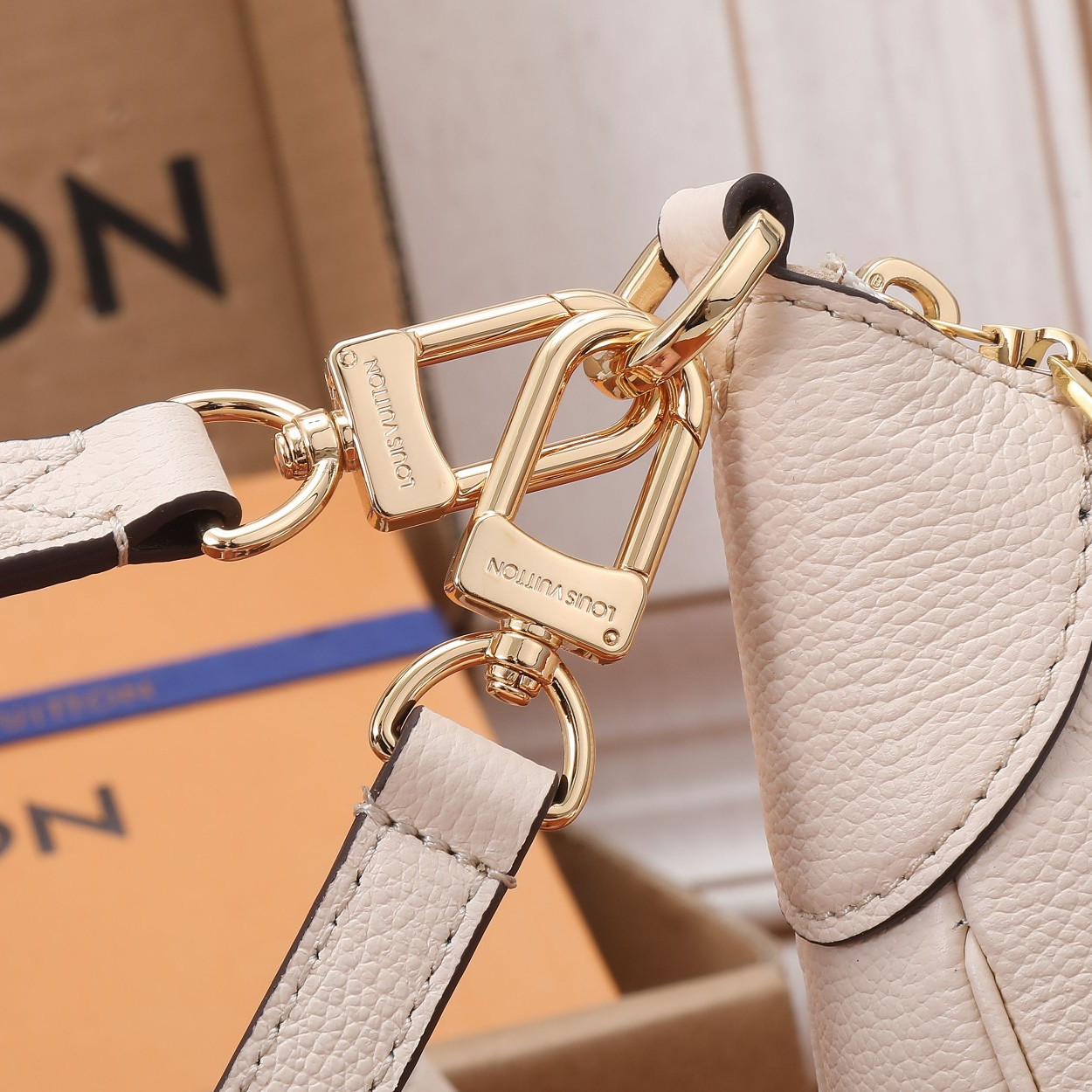 Louis Vuitton M46099 Bagatelle Women Shoulder Bags Size 22*14*9cm