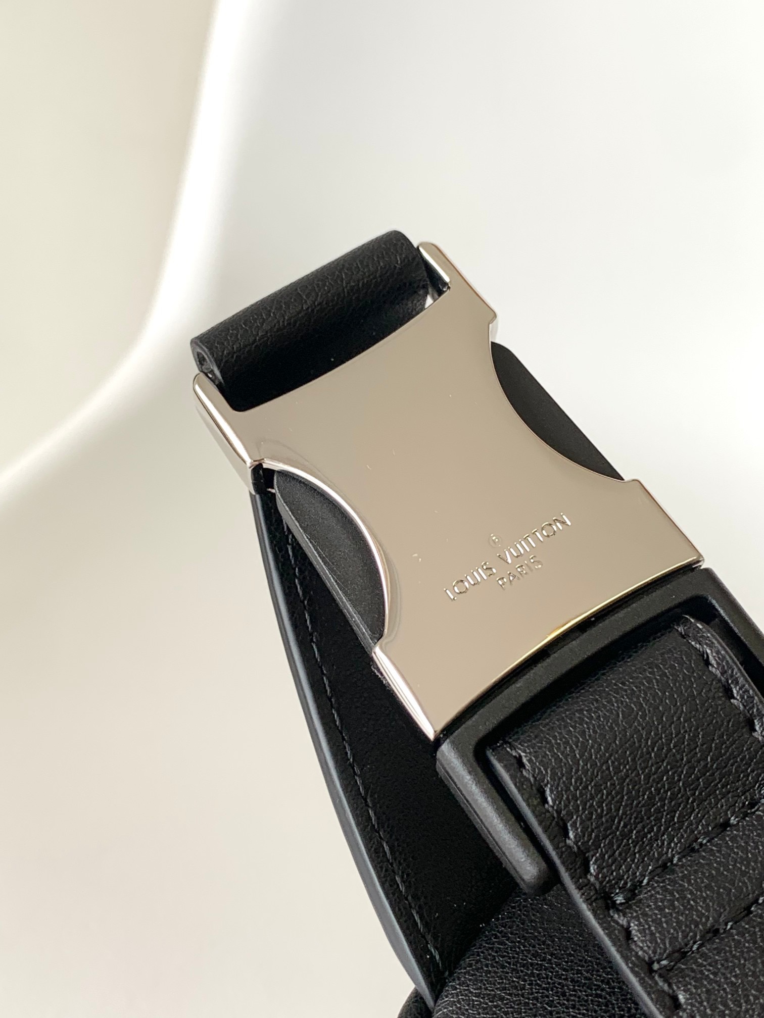 Louis Vuitton N40298 Discovery Graphite Mens Shoulder Bags Size 26*13*7cm