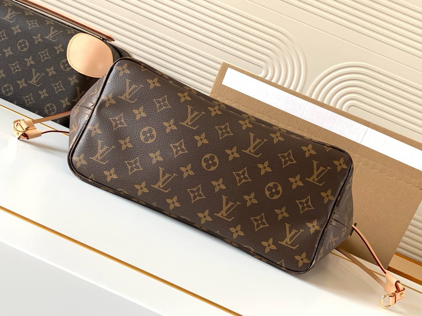 Louis Vuitton M46975 Neverfull MM Tote Bag Size 31*28*14cm