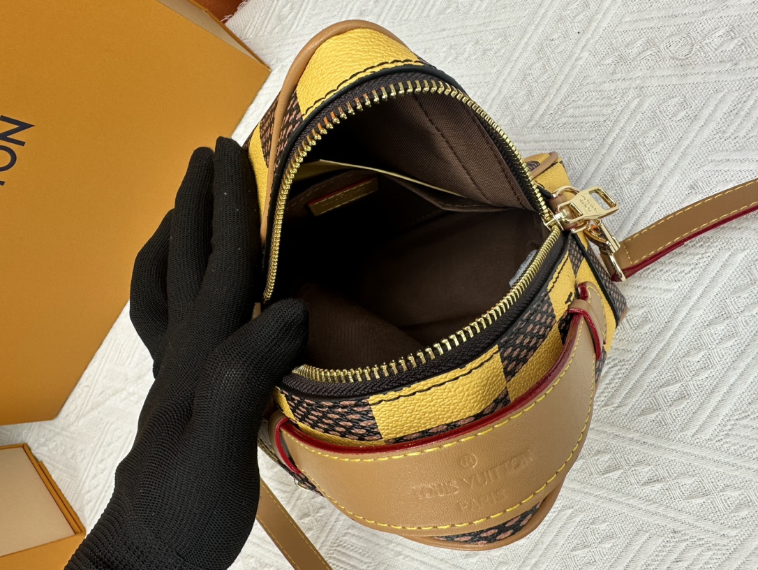 Louis Vuitton N40562 Mens Shoulder Bags Size 20cm