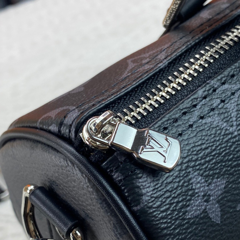 Louis Vuitton Keepall Bandoulière 25 Mens Shoulder Bags