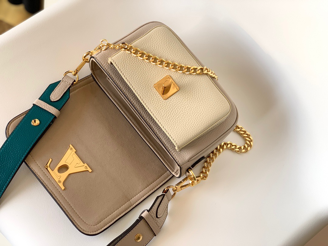 Louis Vuitton M58554 Lockme Tender Women Shoulder Bags Size 19*13*8cm